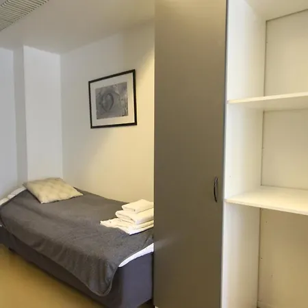 埃斯波奥塔涅米奥卢弗里农旅馆 *