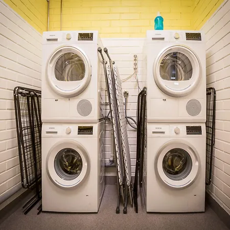 埃斯波奥塔涅米奥卢弗里农旅馆 *