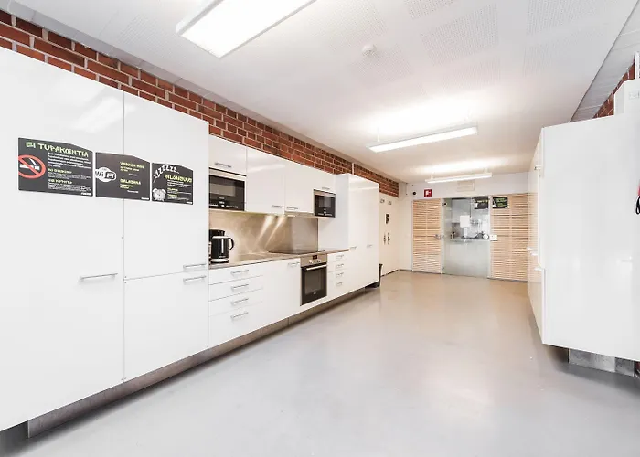 فورينوم هوستيل إيسبو أوتانيمي *